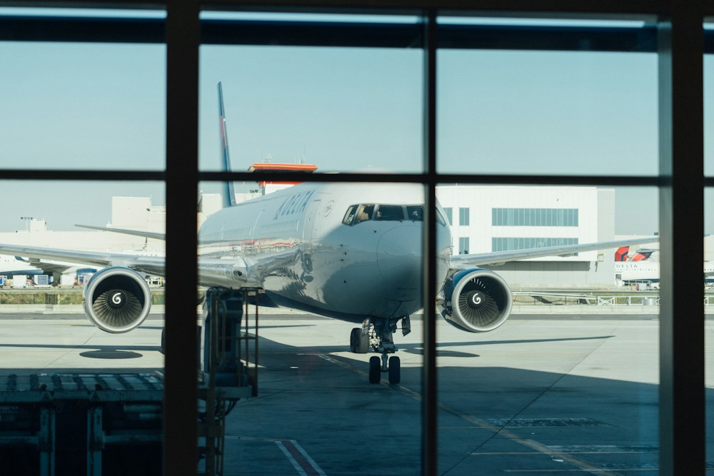 Airports & Connections